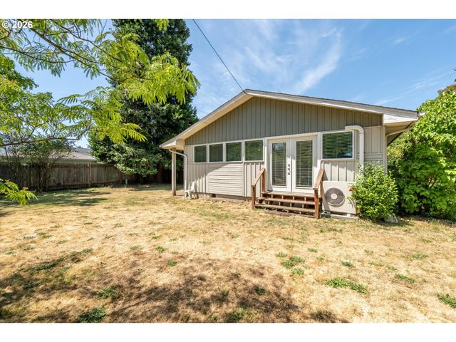 1524 GALAWAY Ct, Eugene, OR 97401