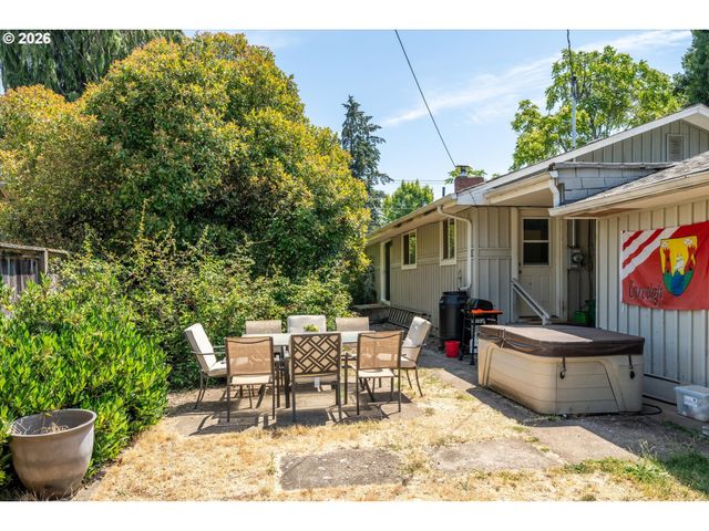 1524 GALAWAY Ct, Eugene, OR 97401