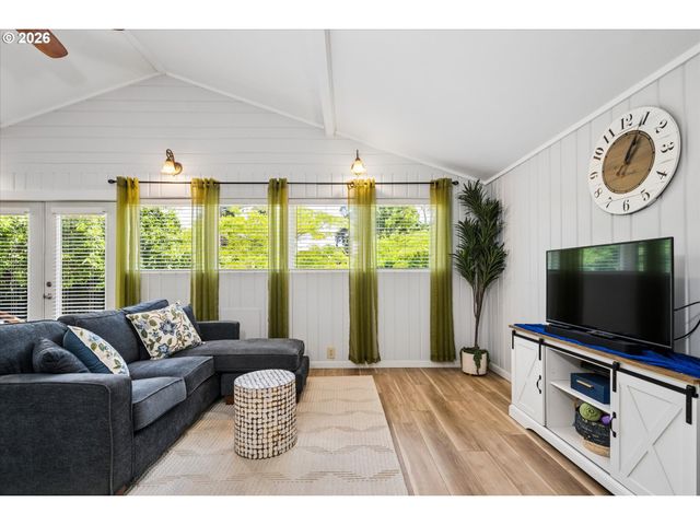 1524 GALAWAY Ct, Eugene, OR 97401