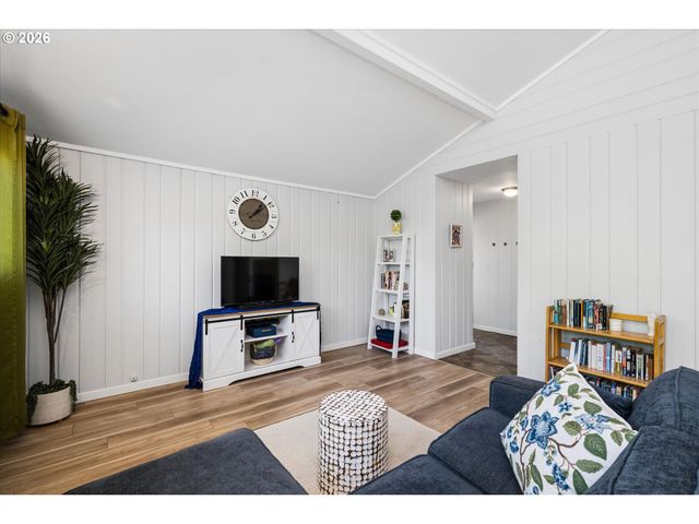 1524 GALAWAY Ct, Eugene, OR 97401