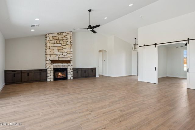 532 E Paint Your Wagon Trail, Phoenix, AZ 85085