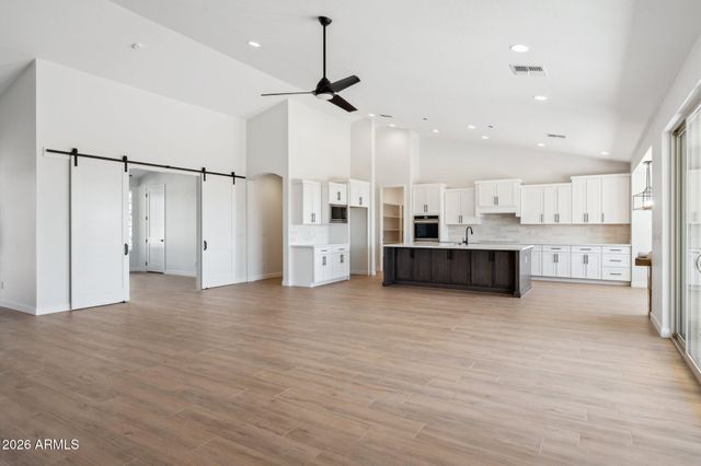 532 E Paint Your Wagon Trail, Phoenix, AZ 85085