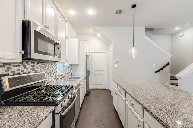 211 E Courtland, San Antonio, TX 78212