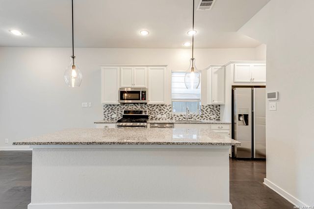 211 E Courtland, San Antonio, TX 78212