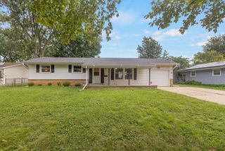 241 Arrowhead Trail, Carol Stream, IL 60188