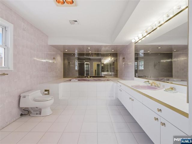 96 Lower Notch Road, Little Falls, NJ 07424