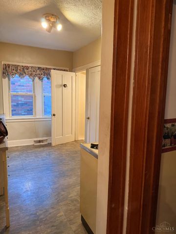 6032 Mayflower Avenue, Golf Manor, OH 45237