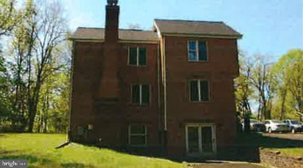 Image 2 of property listing at 10406 LIVINGSTON RD, Fort Washington, MD 20744