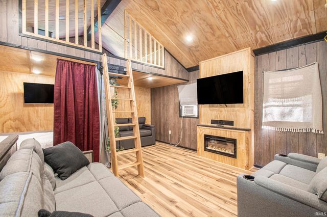 58489 County Road 9, Elkhart, IN 46517