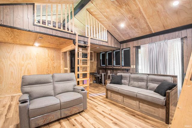 58489 County Road 9, Elkhart, IN 46517