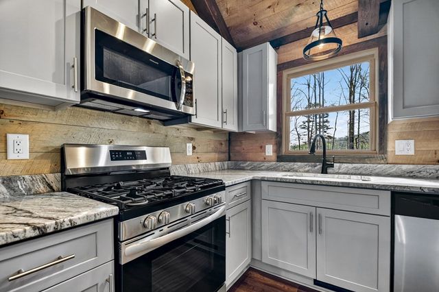 313 Barnes Chapel Road, Blue Ridge, GA 30513