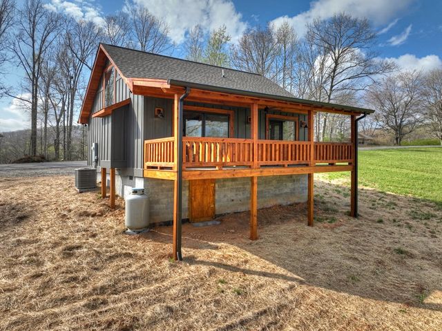 313 Barnes Chapel Road, Blue Ridge, GA 30513