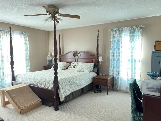 28453 Darden Point RD, Courtland, VA 23837