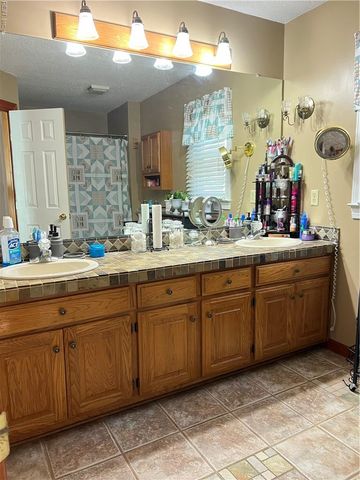 28453 Darden Point RD, Courtland, VA 23837