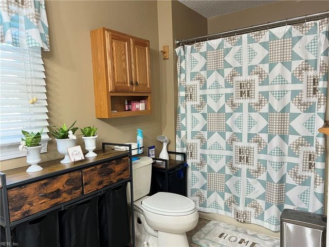 28453 Darden Point RD, Courtland, VA 23837