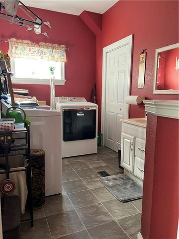 28453 Darden Point RD, Courtland, VA 23837