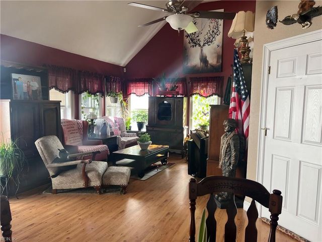 28453 Darden Point RD, Courtland, VA 23837