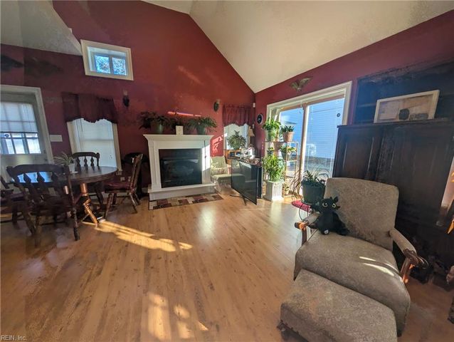 28453 Darden Point RD, Courtland, VA 23837