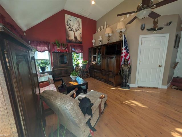 28453 Darden Point RD, Courtland, VA 23837