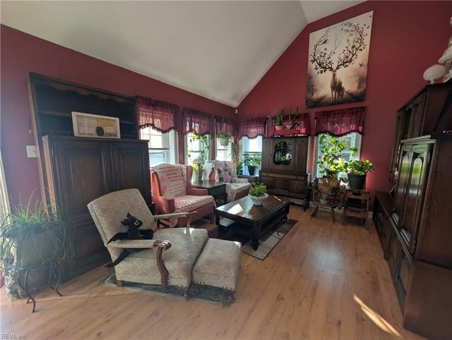 28453 Darden Point RD, Courtland, VA 23837