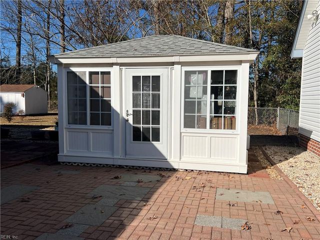 28453 Darden Point RD, Courtland, VA 23837