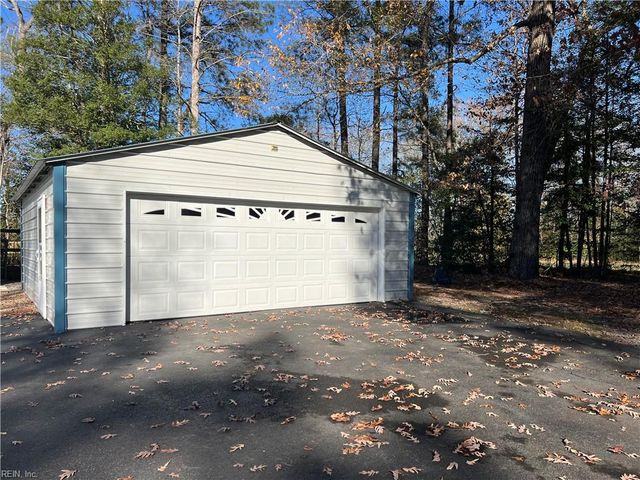 28453 Darden Point RD, Courtland, VA 23837