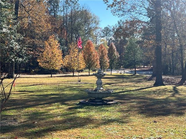 28453 Darden Point RD, Courtland, VA 23837