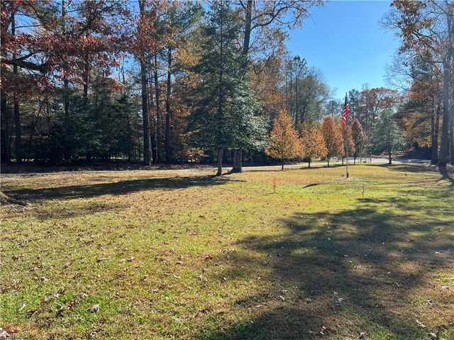 28453 Darden Point RD, Courtland, VA 23837