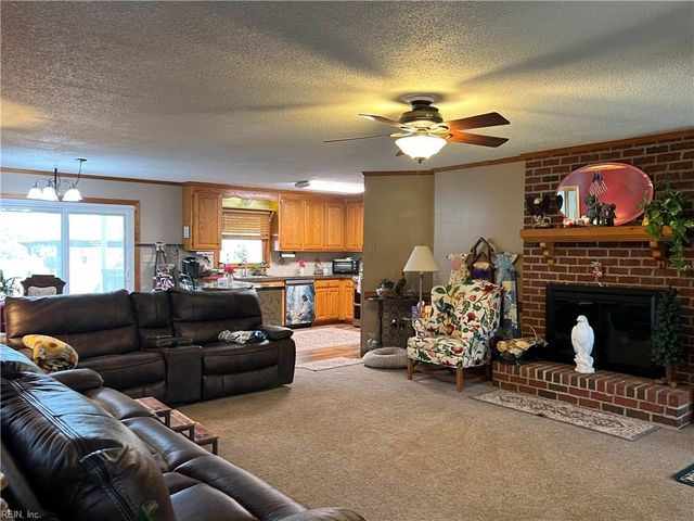 28453 Darden Point RD, Courtland, VA 23837