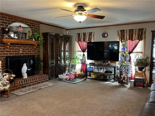 28453 Darden Point RD, Courtland, VA 23837