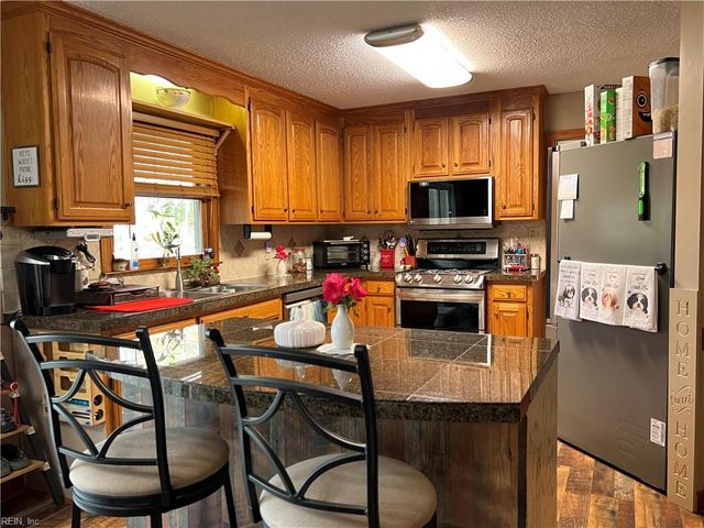 28453 Darden Point RD, Courtland, VA 23837