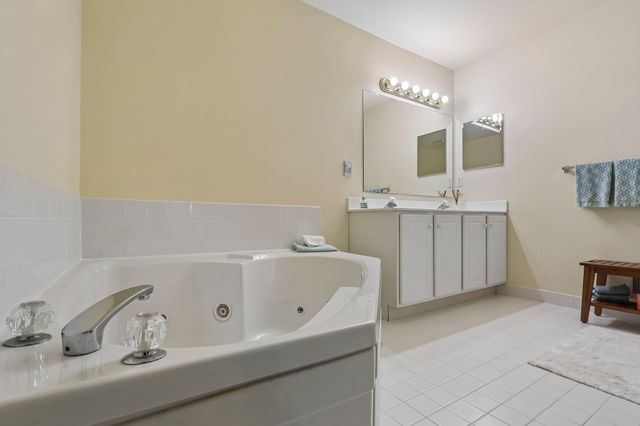 25 FOREST GATE LN, Wilmington, DE 19810