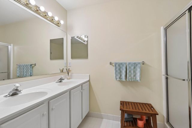 25 FOREST GATE LN, Wilmington, DE 19810
