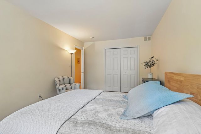 25 FOREST GATE LN, Wilmington, DE 19810