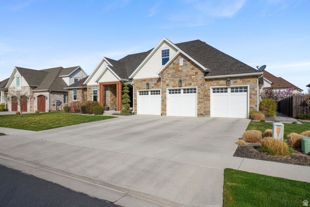 Image 2 of property listing at 953 E 1000 N, American Fork, UT 84003