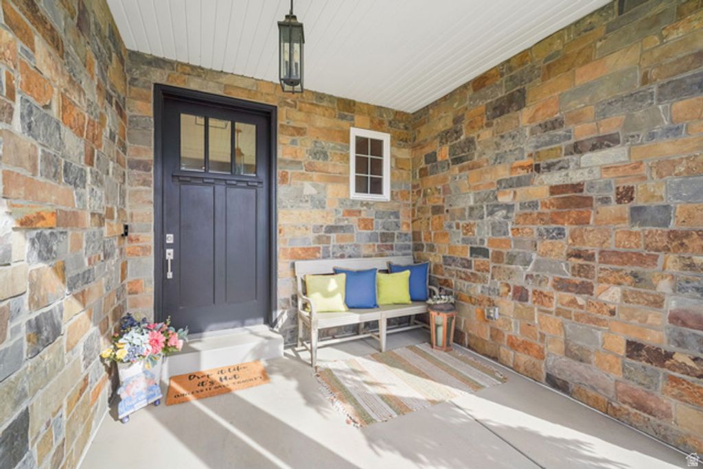 Image 4 of property listing at 953 E 1000 N, American Fork, UT 84003