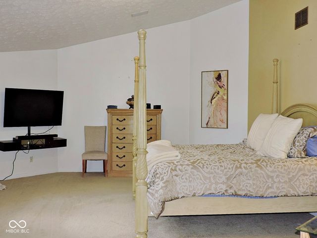 10863 Secretariat Drive, Indianapolis, IN 46234