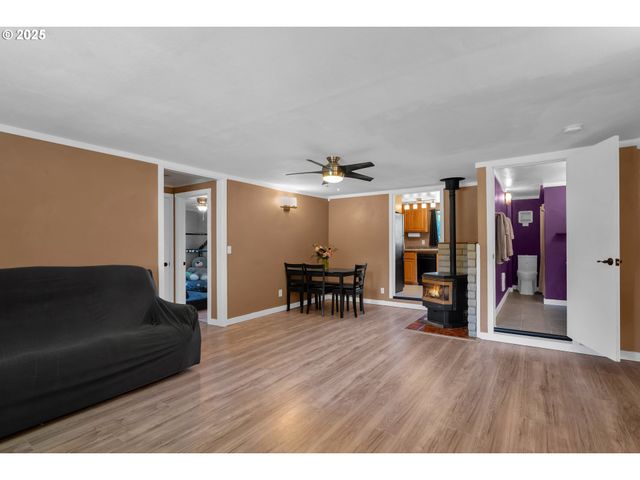 630 COLONIAL Dr, Springfield, OR 97477