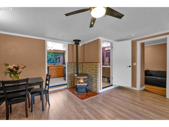 630 COLONIAL Dr, Springfield, OR 97477