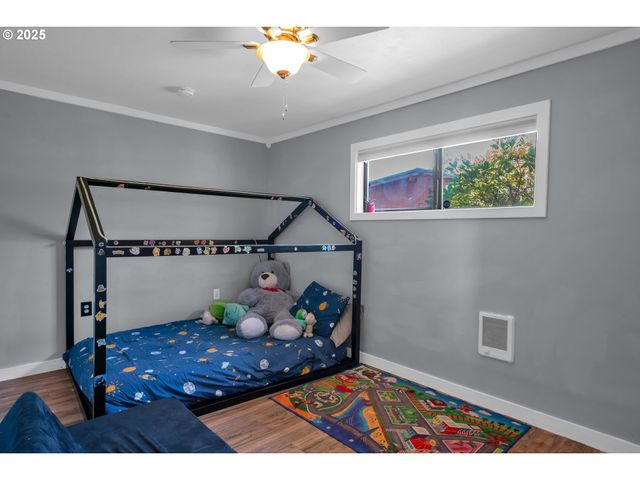 630 COLONIAL Dr, Springfield, OR 97477