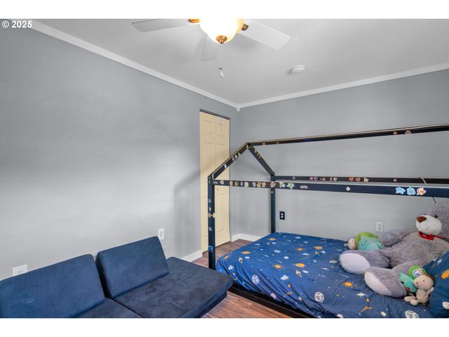 630 COLONIAL Dr, Springfield, OR 97477