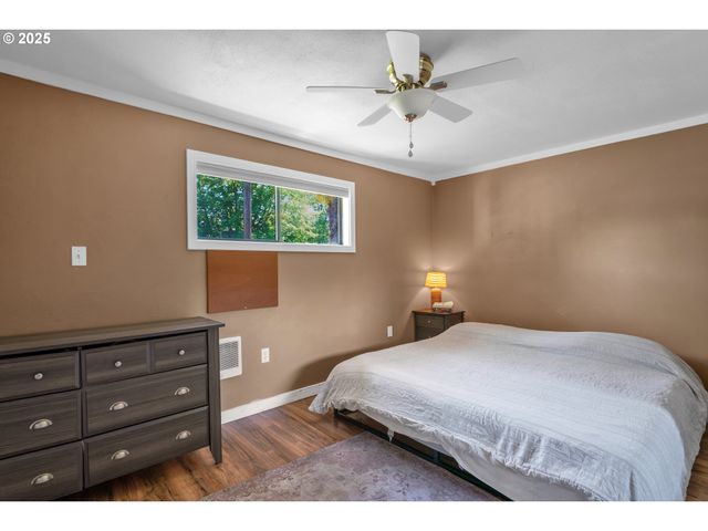 630 COLONIAL Dr, Springfield, OR 97477