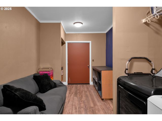 630 COLONIAL Dr, Springfield, OR 97477
