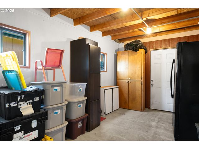 630 COLONIAL Dr, Springfield, OR 97477