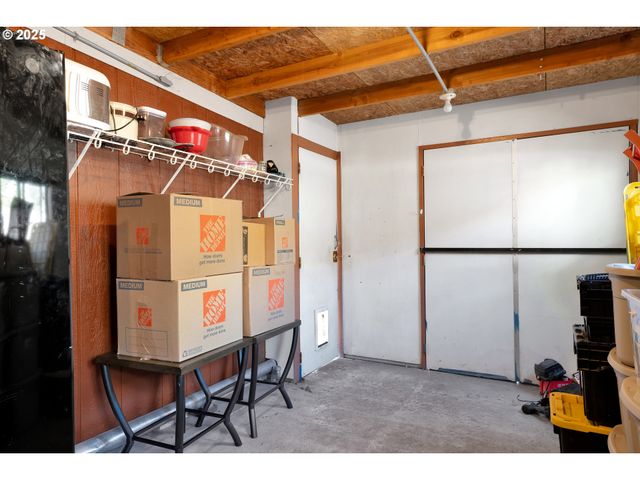 630 COLONIAL Dr, Springfield, OR 97477
