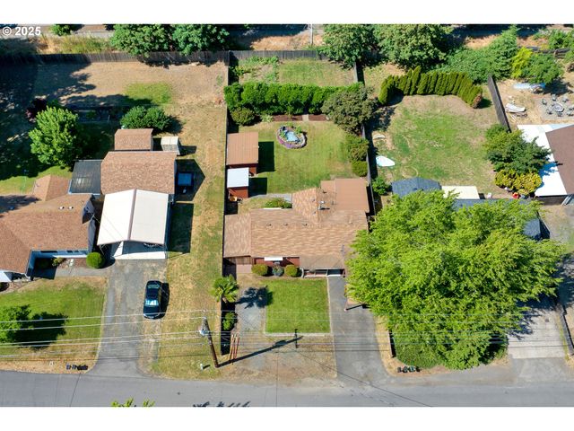 630 COLONIAL Dr, Springfield, OR 97477