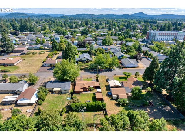 630 COLONIAL Dr, Springfield, OR 97477