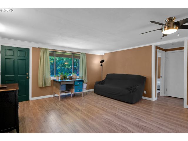630 COLONIAL Dr, Springfield, OR 97477