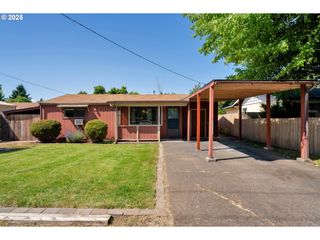630 COLONIAL Dr, Springfield, OR 97477