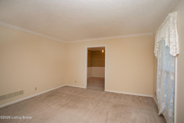 7114 Greengate Ct, Louisville, KY 40241